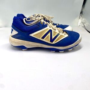 Blue new balance size 9 cleats good condition ￼